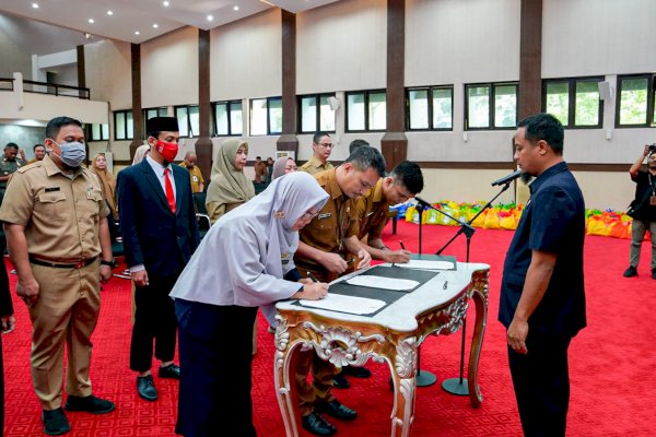 Gubernur Sulsel Lantik 13 Pejabat Pemprov Sulsel