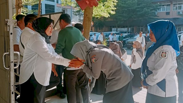 Hari Pertama Masuk Kerja, Kadis PU Zuhaelsi Minta Semua Pegawai Absen Kehadiran