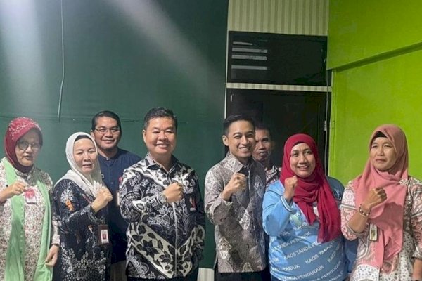 Dirjen Dukcapil Kemendagri Teguh Kunjungi-Pantau Proses Pelayanan di Kantor Capil Makassar