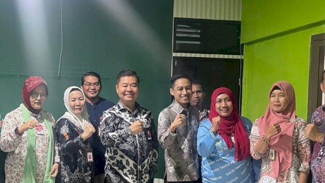 Dirjen Dukcapil Kemendagri Teguh Kunjungi-Pantau Proses Pelayanan di Kantor Capil Makassar