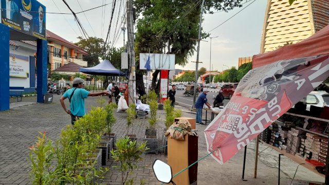 Kader NasDem Se-Sulsel Kompak Berbagi Paket Buka Puasa dan Sahur Sebulan Penuh.