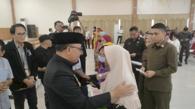 744 Keluarga Miskin Tersentuh Bantuan, Ilham Azikin: Tidak Boleh Ada Warga yang Bersoal dengan Pangan