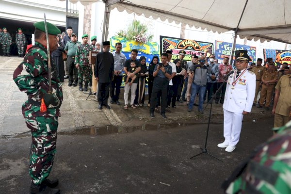 Wali Kota Makassar Danny Pomanto Pimpin Pelepasan dan Persemayaman Almarhum Rapsel Ali Secara Militer