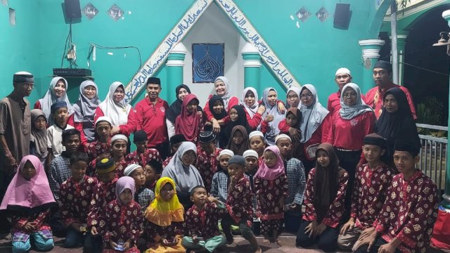 IKA Alumni SMKN 1 Makassar saat Anjangsana ke Panti Asuhan.