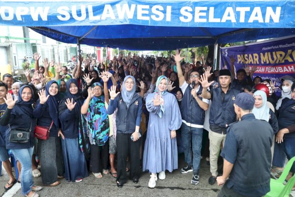 Fatmawati Rusdi Bareng NasDem Makassar Gelar Pasar Murah dan Salurkan Zakat ke Warga Tallo-Bontoala