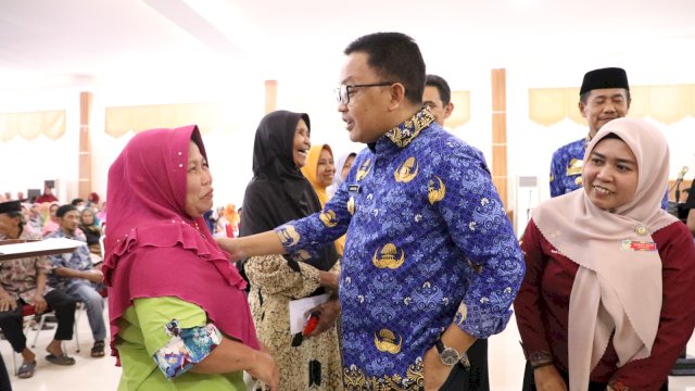 Pemkab Bantaeng Salurkan Rp467 Juta untuk Warga Kurang Mampu