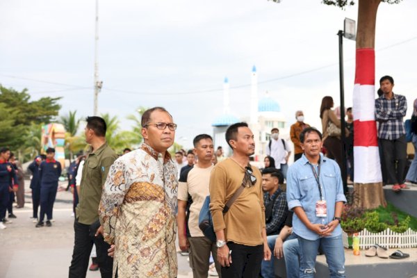 Wali Kota Danny Pomanto Pimpin Gladi Pertunjukan Tari Pakarena di Atas 200 Kapal Nelayan