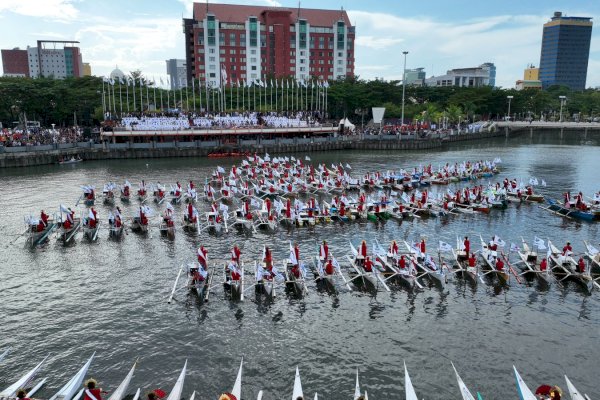 Puncak Hari OTDA ke-XXVII, 514 Bendera Kabupaten/Kota se-Indonesia Dikibarkan di Laut Losari