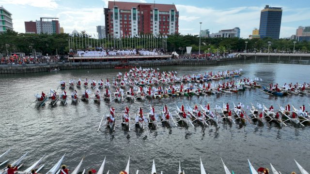 Puncak Hari OTDA ke-XXVII, 514 Bendera Kabupaten/Kota se-Indonesia Dikibarkan di Laut Losari