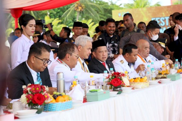 Festival Makassar Kota Makan Enak Warnai Puncak Hari Otda ke- XXVII, Kepala Daerah Se-Indonesia Nikmati Coto Makassar