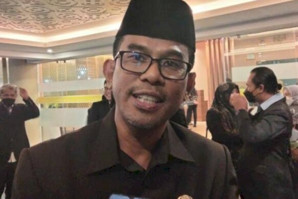 Pj. Bupati Takalar Laksanakan Sholat Tarwih Bersama di Rumah Jabatan