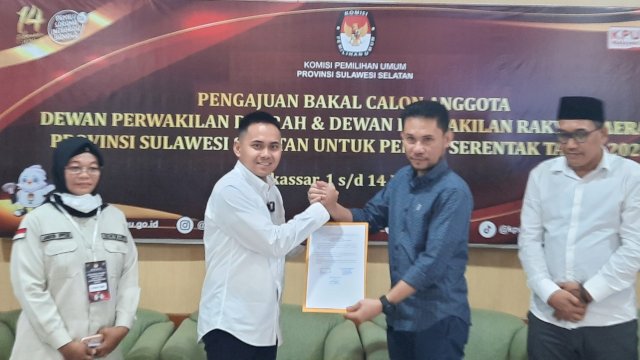Al Hidayat Samsu Jadi yang Pertama Daftar Calon DPD RI Dapil Sulsel