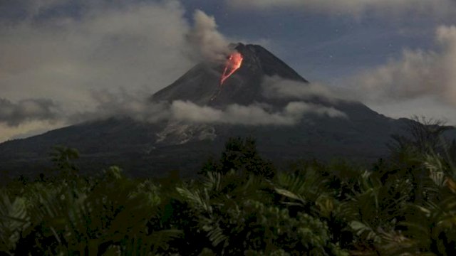 Gunung Merapi Luncurkan Guguran Lava Sejauh 1.500 Meter