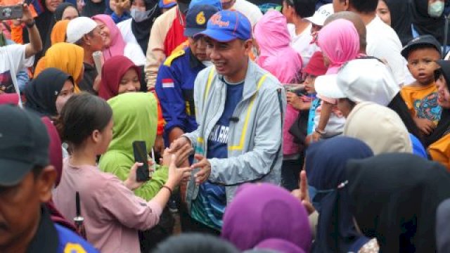 Walau Hujan, Ribuan Masyarakat Ramaikan Jalan Sehat Anak Rakyat di Kecamatan Tamalate