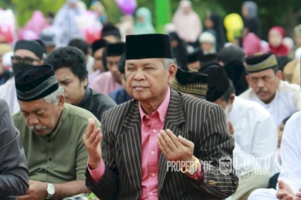 Bupati Luwu Basmin Mattayang Laksanakan Sholat Idul Fitri di Lapangan Andi Djemma