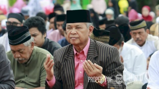 Bupati Luwu Basmin Mattayang Laksanakan Sholat Idul Fitri di Lapangan Andi Djemma