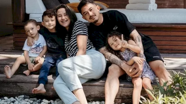 Tulis Pesan Menyentuh buat Dahlia Poland, Fandy Christian: ‘Aku Harap Keluarga Kita Baik-baik aja’