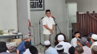 Pj Bupati Takalar Buka Puasa serta Serahkan Bantuan Pembangunan di Mesjid Syuhada