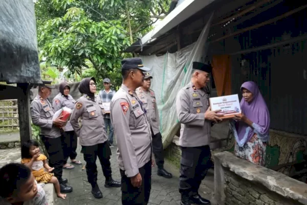 Polres Pangkep Bagi-bagi Sembako Ramadhan