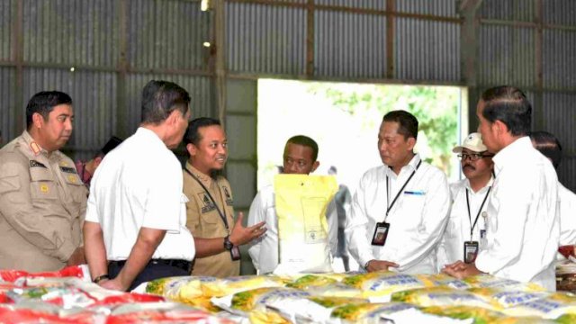 Gubernur Andi Sudirman Dampingi Presiden Jokowi Cek Ketersedian Beras di Maros