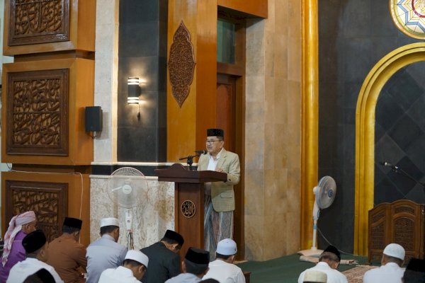 Hikmah Malam Nuzulul Qur&#8217;an Di Masjid Agung, Walikota Palopo Judas Amir : Jadikan Qur&#8217;an Sumber Informasi