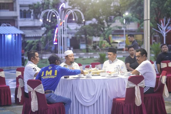 Andi Sudirman Awali Kegiatan di Wajo dengan Berkunjung ke Taman Callaccu