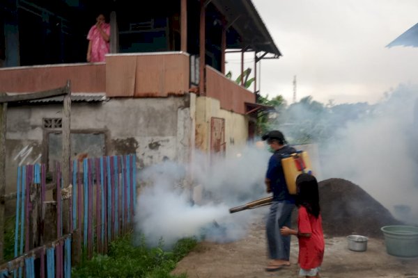 Respon Keluhan Warga, Rezki Lutfi Intruksikan Team RML Community Turun Lakukan Fogging di Panakkukang