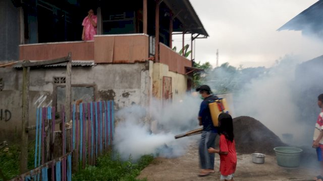 Team RML Community lakukan Fogging di wilayah Kecamatan Panakkukang.