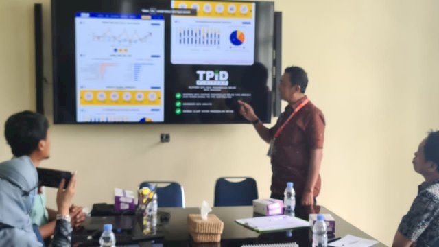 Sekretaris Disdag Makassar, H Ahmad Memaparkan Terkait Sistem Informasi Pengendalian Infiasi Daerah (TPID Platform).
