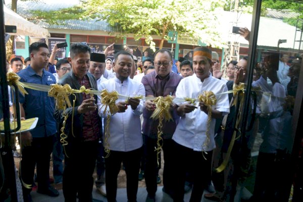 Andi Sudirman Sulaiman-Rudianto Lallo Resmikan Sekretariat IKA SMAN 6 Makassar