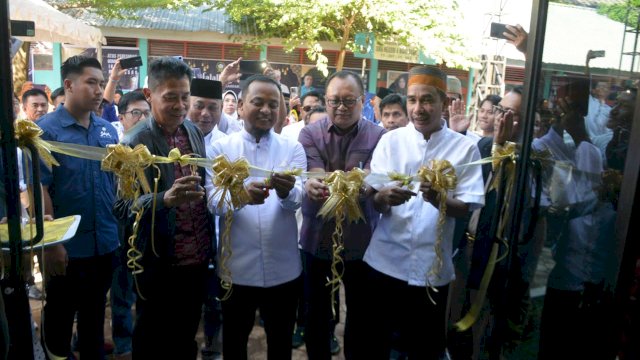 Andi Sudirman Sulaiman-Rudianto Lallo Resmikan Sekretariat IKA SMAN 6 Makassar