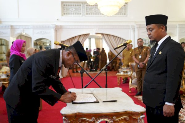 Lantik 10 Pejabat Pemprov, Gubernur Sulsel: Jabatan Bukan Hadiah Tapi Amanah