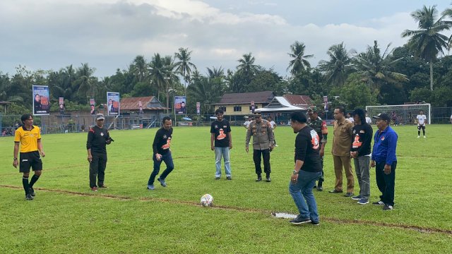 Pembukaan Kejuaraan Sepakbola RMS Cup Enrekang.