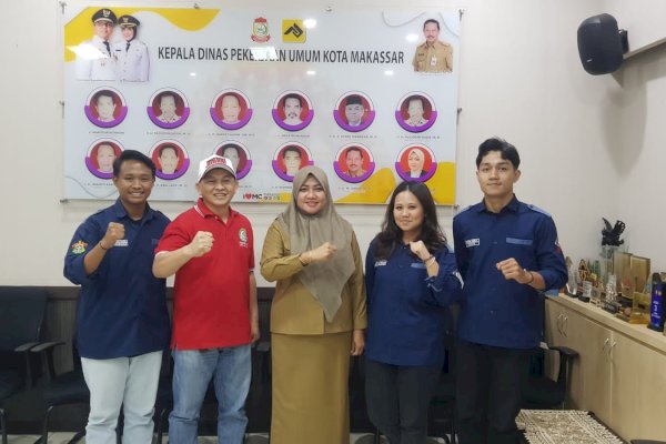 Kadis PU Makassar Zuhaelsi Lepas Tim Softball UNHAS ke UGM Cup 2023