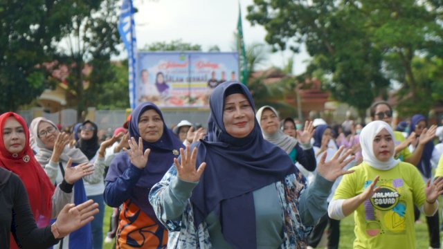 Ratusan Warga Walmas Ramaikan Senam Germas Bersama Ketua TP PKK Luwu &nbsp;