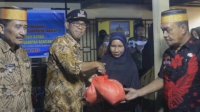 Pj Bupati Takalar Serahkan Bantuan Kepada 355 KK Korban Bencana Alam di Galsel
