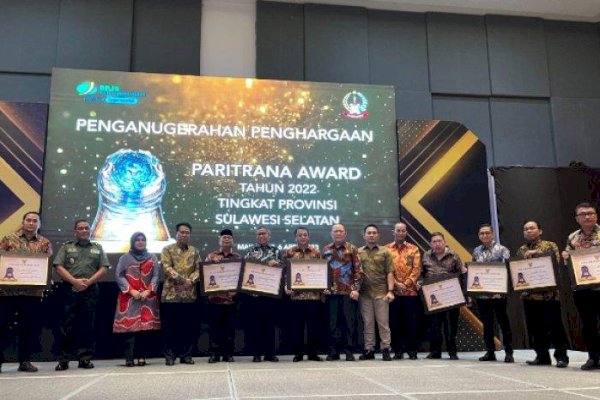 BPJAMSOSTEK-Pemprov Sulsel Serahkan Penghargaan Paritrana Award 2022 ke Sejumlah Pemda dan Badan Usaha