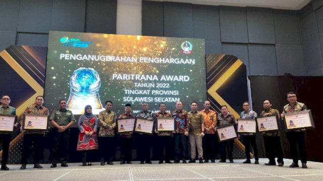 BPJAMSOSTEK-Pemprov Sulsel Serahkan Penghargaan Paritrana Award 2022 ke Sejumlah Pemda dan Badan Usaha