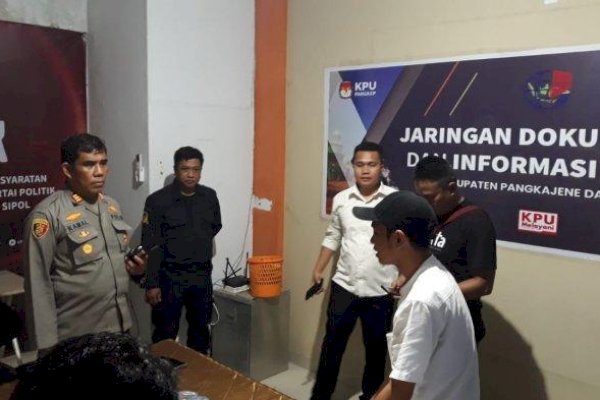 Ketua KPU Sulsel Mediasi Dua Komisioner KPU Pangkep yang Saling Serang Hingga Melempar Vas Bunga