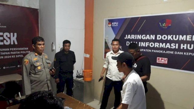 Ketua KPU Sulsel Mediasi Dua Komisioner KPU Pangkep yang Saling Serang Hingga Melempar Vas Bunga