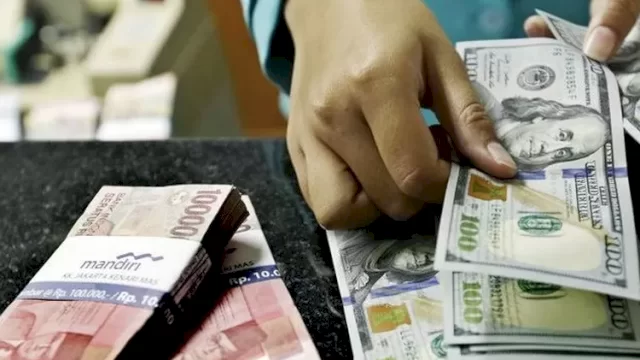 Investor Borong SBN, Rupiah Ditutup Menguat ke 14.836 per Dolar AS