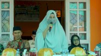Hadiri Pelantikan Permata Kelurahan Sabe, Ketua PKK Luwu Hayarna Ajak Jaga Kekompakan