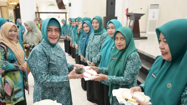 Buka Pelatihan Membatik, Indira Yusuf Ismail Harap Batik Lontara Mendunia
