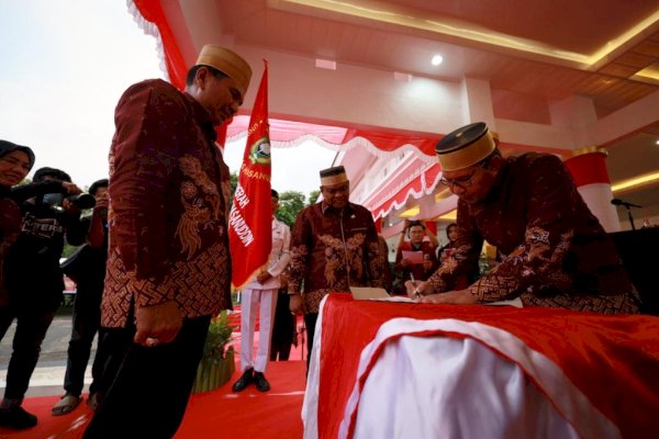 Danny-Fahsar Kompak Lantik Pengurus Alumni Unhas Kabupaten Bone