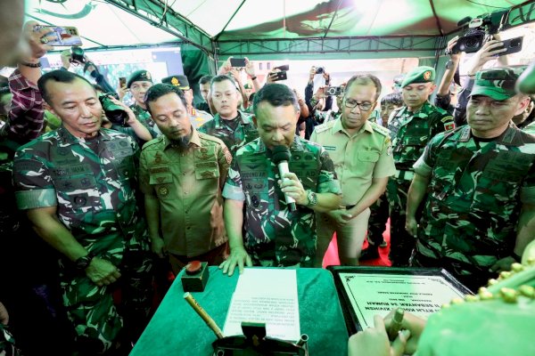 Warga Kota Makassar Dapat Bantuan RTLH Program KSAD, Danny Pomanto: Ringankan Beban Pemkot