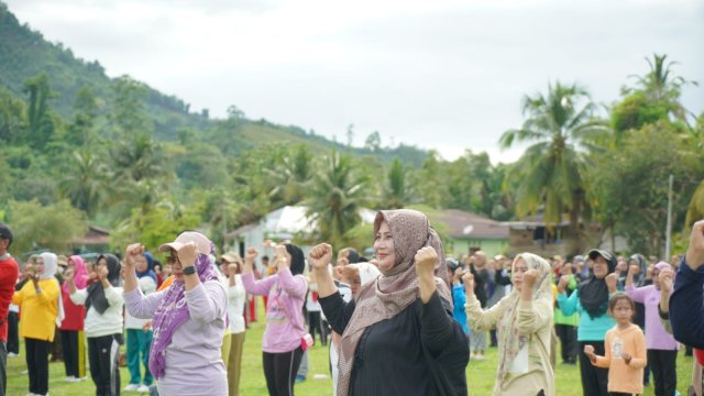 Hayarna Basmin Ajak Masyarakat Bajo Barat&nbsp; Luwu Jaga Kebugaran Tubuh