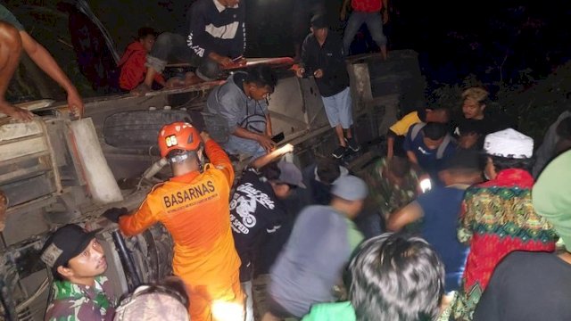 Bus Rombongan Santri Gontor Masuk Jurang di Parimo Sulteng , 3 Orang Tewas