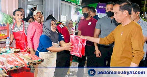 Jokowi Jalan Kaki Kunjungi Kawasan Wisata Kuliner Di Labuan Bajo, Warga ...