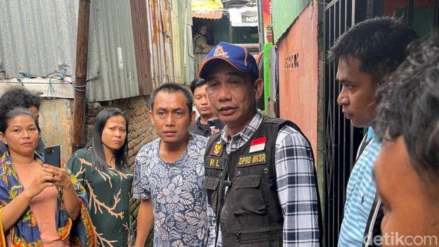 Rudianto Lallo Beri Bantuan Korban Angin Puting Beliung di Cambaya