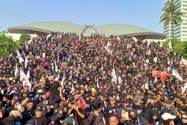 Peringatan 25 Tahun Reformasi, Puluhan Ribu Massa Aldera Kuasai Gedung DPR RI: Ini Napak Tilas Sejarah!